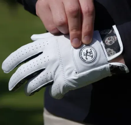 Custom golf gloves in cabretta leather with reinforced finger seams